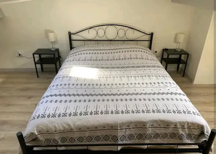 Maisonnette Au Calme Avec Parking