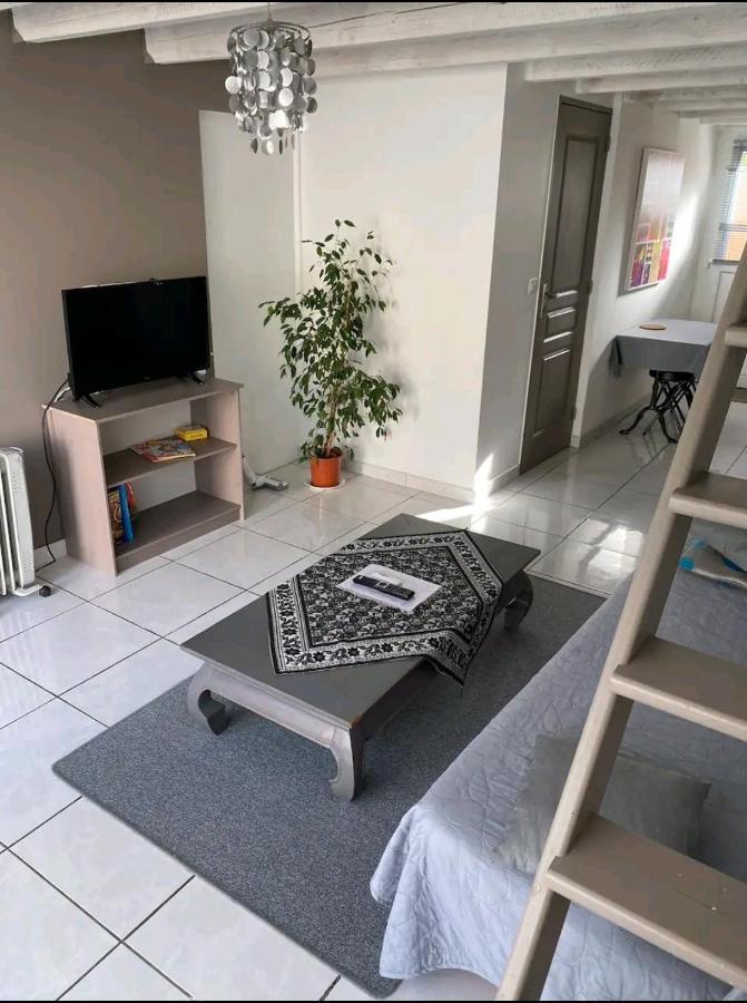 Maisonnette Au Calme Avec Parking Marguerittes